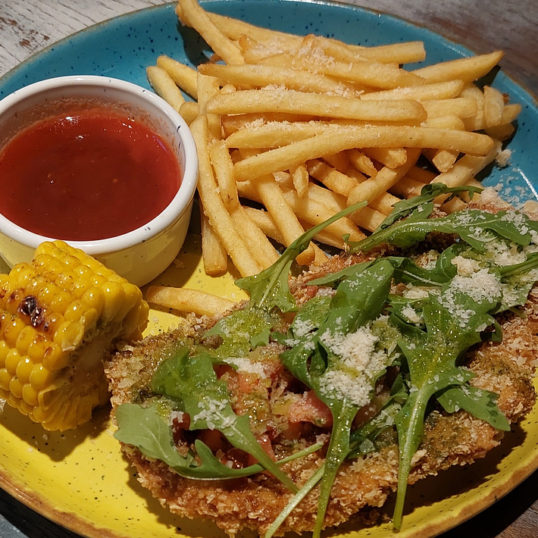 Свинина по-міланськи з картоплею фрі