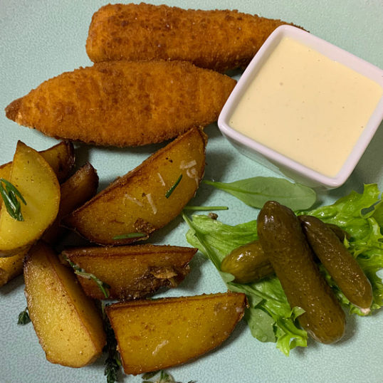 Куряче філе в паніровці з запеченою картоплею з розмарином