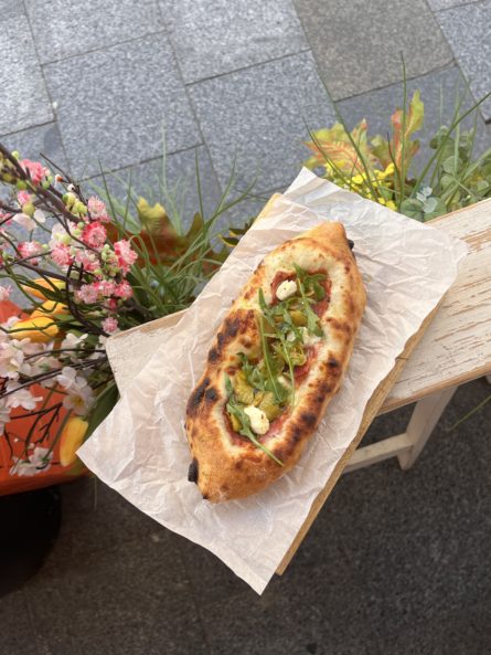 Піцета з салямі, перцем пепероні та фетою